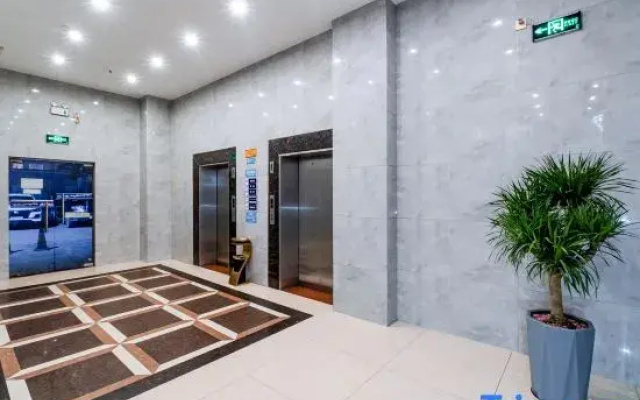 VX Hotel (Wuzhou High-Speed Railway South Station Canghai Park)