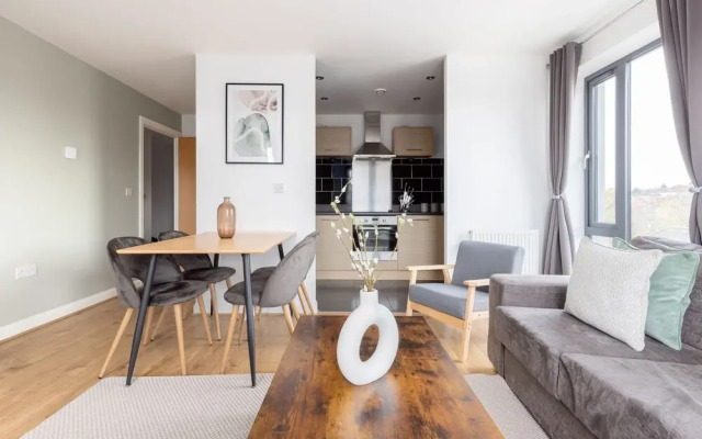 Premium 2 Bed Flat near Colindale Station