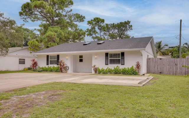 Pet-friendly Jupiter Townhome, 6 Mi to Beaches!