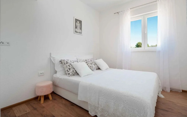 Beautiful 2-bedrooms Apartment in Rogoznica
