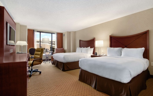 Отель DoubleTree by Hilton Washington Dulles Airport