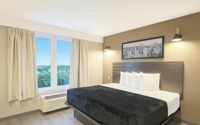 LIV Hotel Bronx - Newly Built