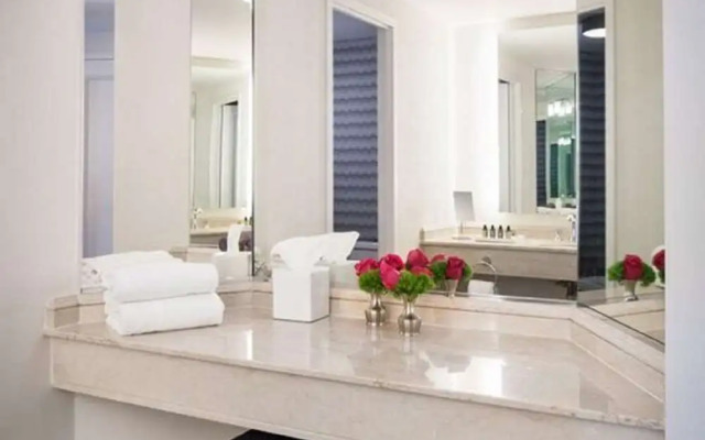 The Logan Philadelphia, Curio Collection by Hilton
