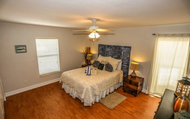 8170 Estero