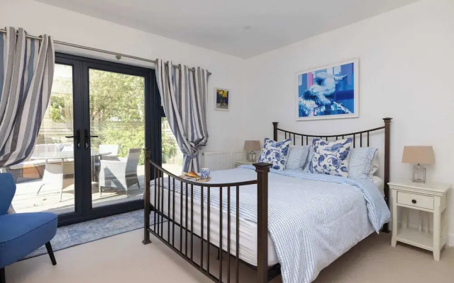 Bespoke Retreat for 4 in West Wittering