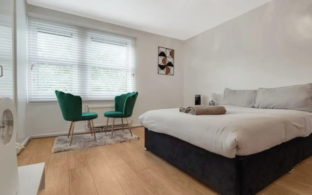 London - Flat - Garden Access - Sleeps 3 - Parking