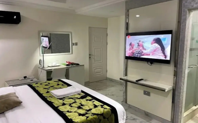 Lushville Hotel and Suites