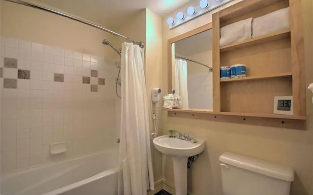 Cozy and Quaint 1 Bedroom Condo in the Heart of River Run Village