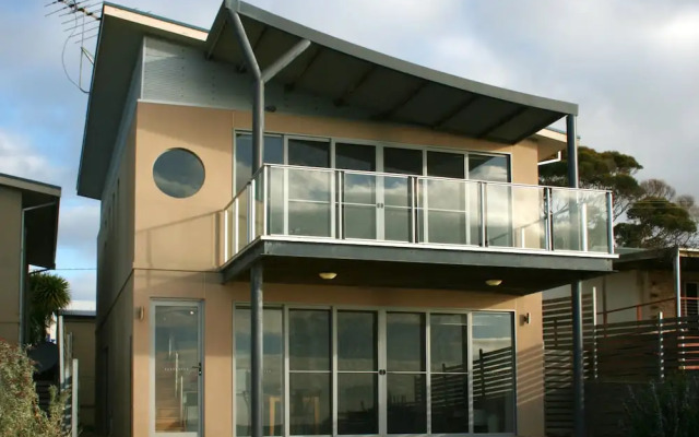 Penneshaw Oceanview Apartments