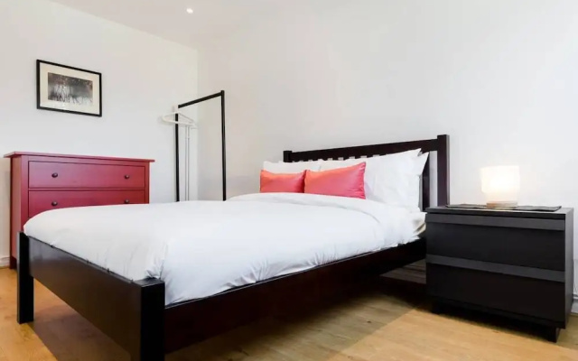 4 Bed House Central London Sleeps 8
