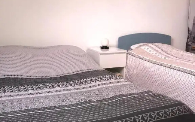 Chambre , 1 lit double et 1 lit simple