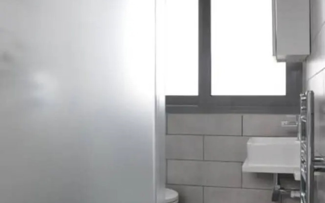 Modern 2 Bedroom Duplex Flat in Balham