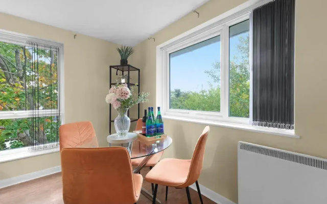 Modern 2 Bedroom Apt in Broadlands Court
