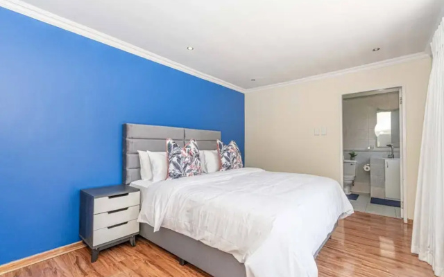 Super Spacious Fun Home! With Pool, Den and Bar