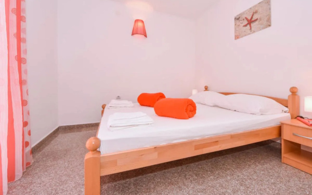 Apartment Jelena Karlobag