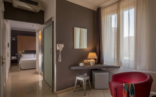 Crossroad Hotel