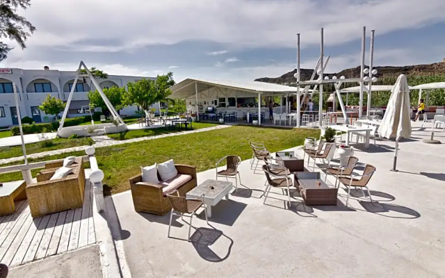 Gregory Peck Beach Break Apartments