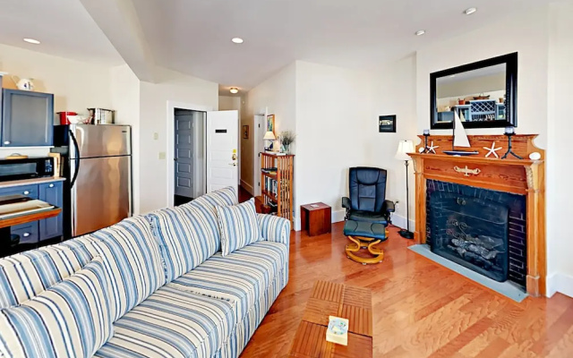 Downtown Boothbay Harbor Apartment by RedAwning