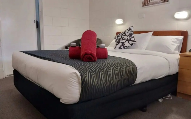 Peak Hill Golden Peak Budget Motel