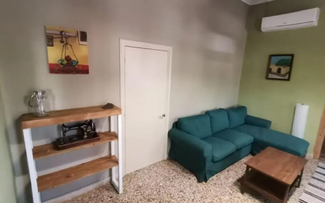 Korakies private traditional house ,2000sqm yard