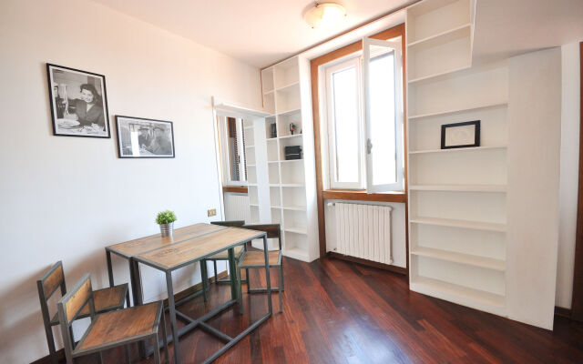 Апартаменты Holiday Apartment Rome - Colosseum Рим комната для гостей