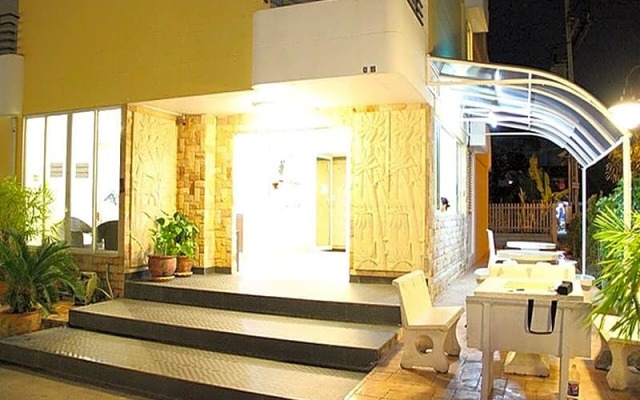 Апартаменты Noble Residence Serviced Apartment Паттайя вид на фасад