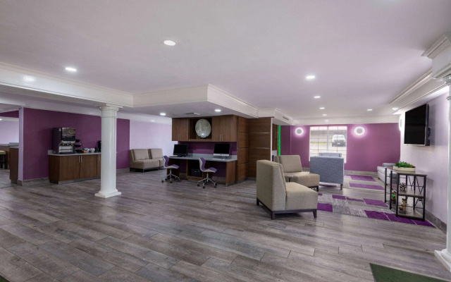 La Quinta Inn by Wyndham Kansas City Lenexa