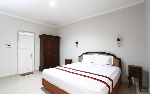 RedDoorz Plus near Adisucipto Airport 2