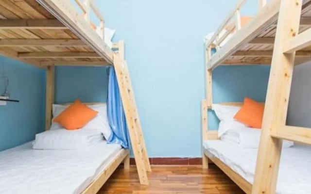 Zhuangse Chengdu Youth Hostel