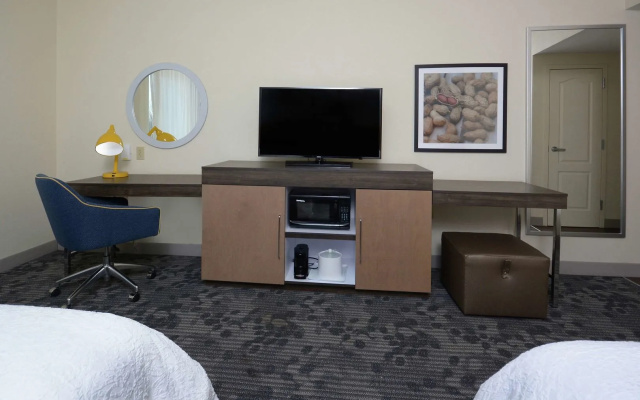 Hampton Inn & Suites Clinton