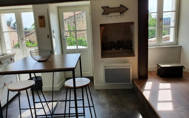 Studio meublé au pied de la cité médiévale