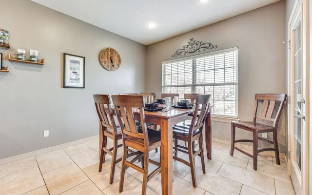 Relax Fireside: Branson West Gem w/ Hot Tub Access