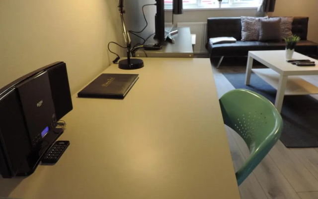 5 Bed Camberley Airport Accommodation