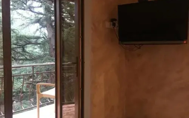 3+2 Dilijan Rest House