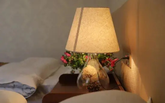 Sunlit Golden Mountain | Sky Garden Aesthetic Guesthouse (Heilongtan Park Branch)