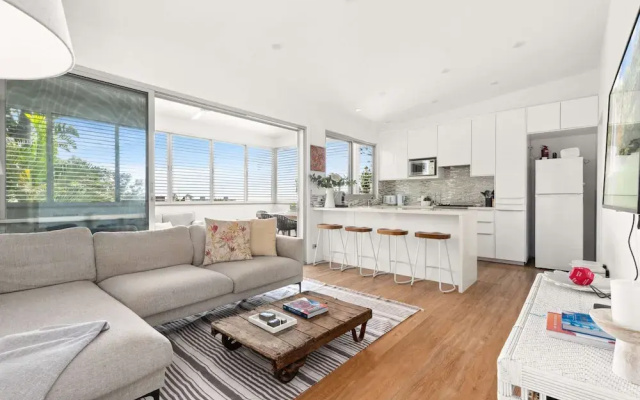 Luxury 2-bed With Ocean Views and Garden