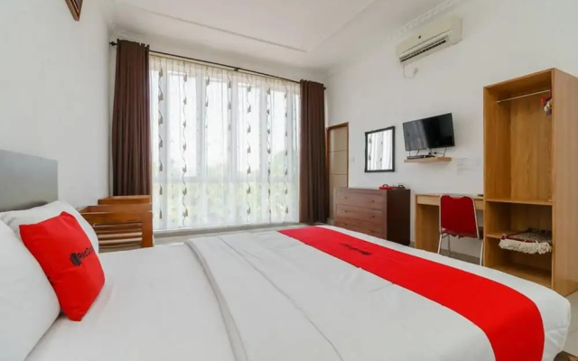 RedDoorz Syariah near Lahat Station