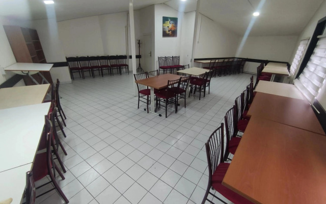 Hostelida