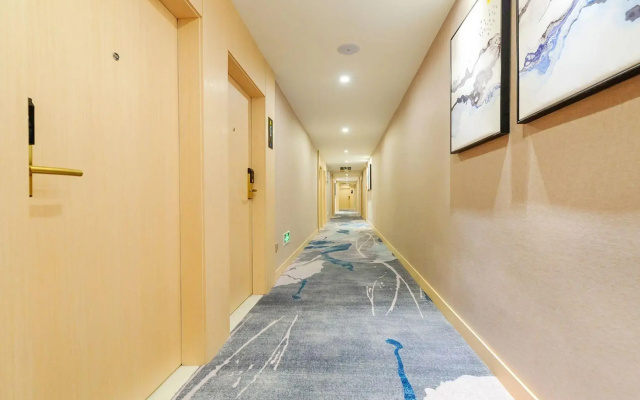 Super 8 Hotel (Wanzhou Wanda Plaza Gaosuntang Pedestrian Street Store)