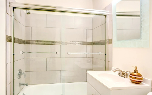 1 Bedroom near Hollywood Sights
