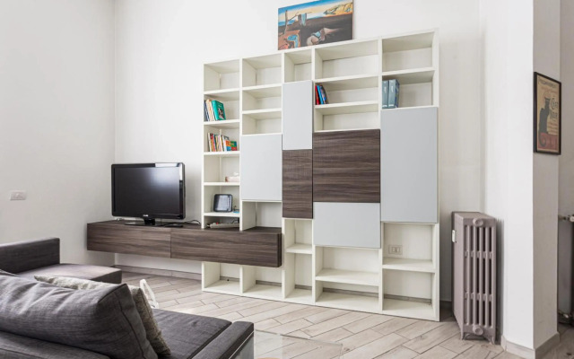 Wide and Bright Apartment next to metro station - Pacini