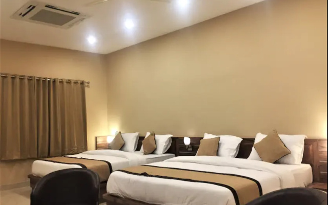 Hotel Bharat