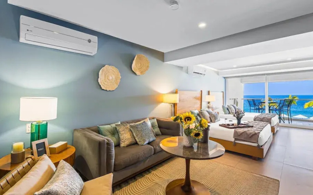 Gorgeous 1BR with Pools & Sea Views