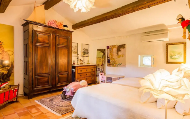 Fancy Villa With Artistic Interiors and Pool in Paradou