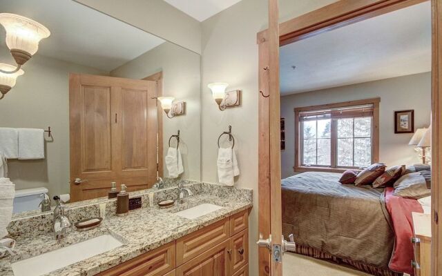 8594 Expedition Station 1 Bedroom Condo by RedAwning