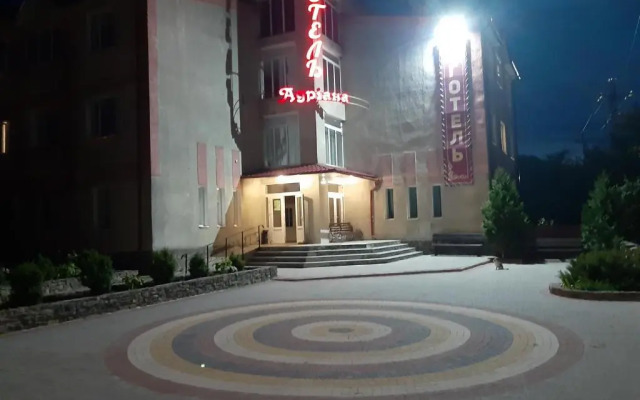 Готель Адріана