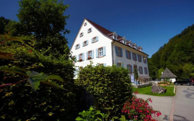 Hotel Hofgut Sternen - Wohnen in Kunst und Kultur