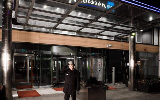 Radisson Blu Plaza Hotel, Helsinki вид на фасад