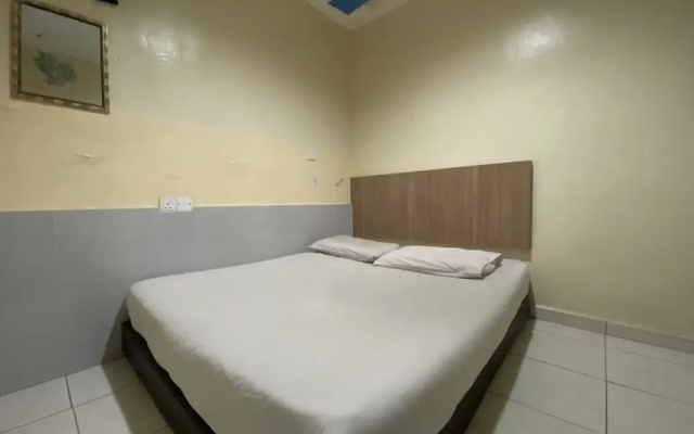 OYO 89760 Harmoni Inn Hotel