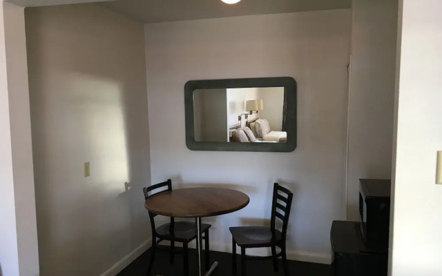 Kim's Oasis Motel